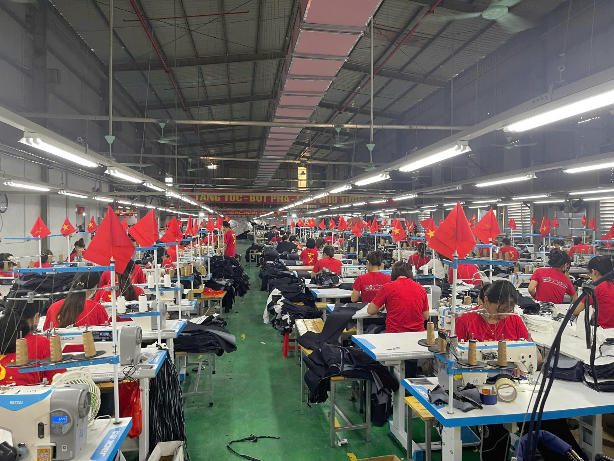 SẢN XUẤT MAY MẶC XUẤT KHẨU
